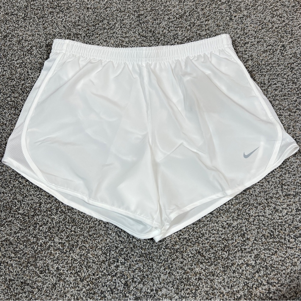Nike Shorts Girls L‎ White 4" Running Mesh Lined Athletic Lightweight DriFit
